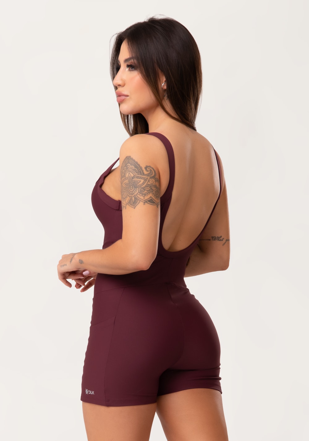 Macaquinho fitness feminino vinho com bolsos aura