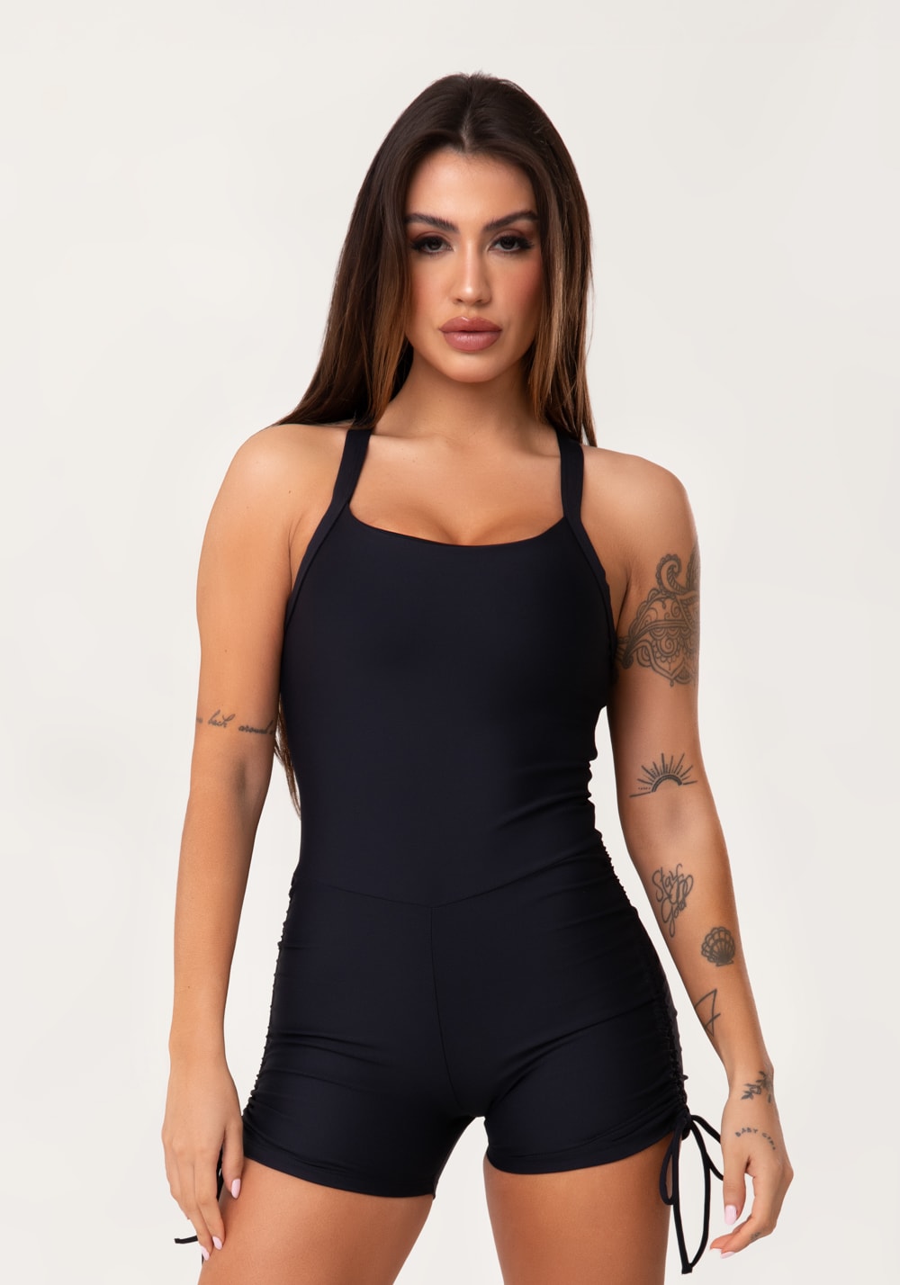Macaquinho fitness feminino preto com franzido aura