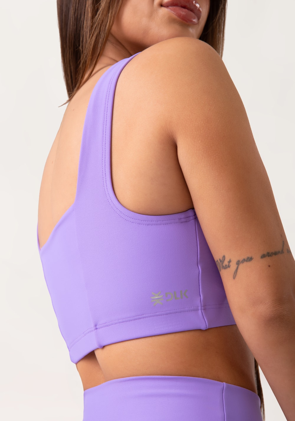 Top fitness feminino lavanda decote reto com recortes aura
