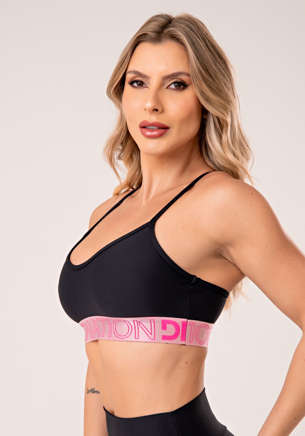 Top fitness feminino preto com elástico rosa nation