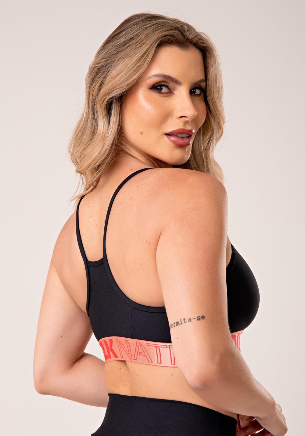 Top fitness feminino preto com elástico coral nation
