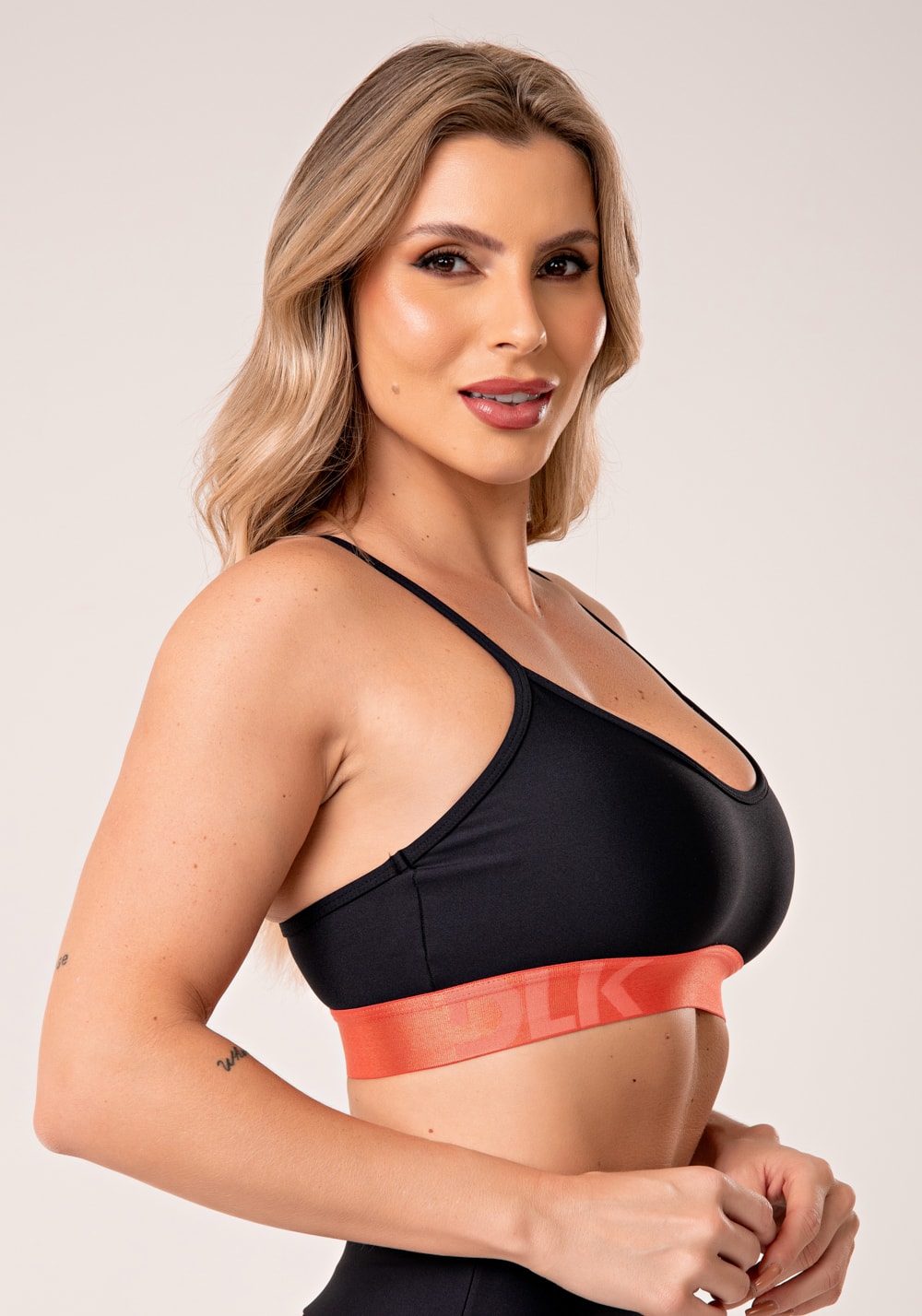 Top fitness feminino preto com elástico coral energy