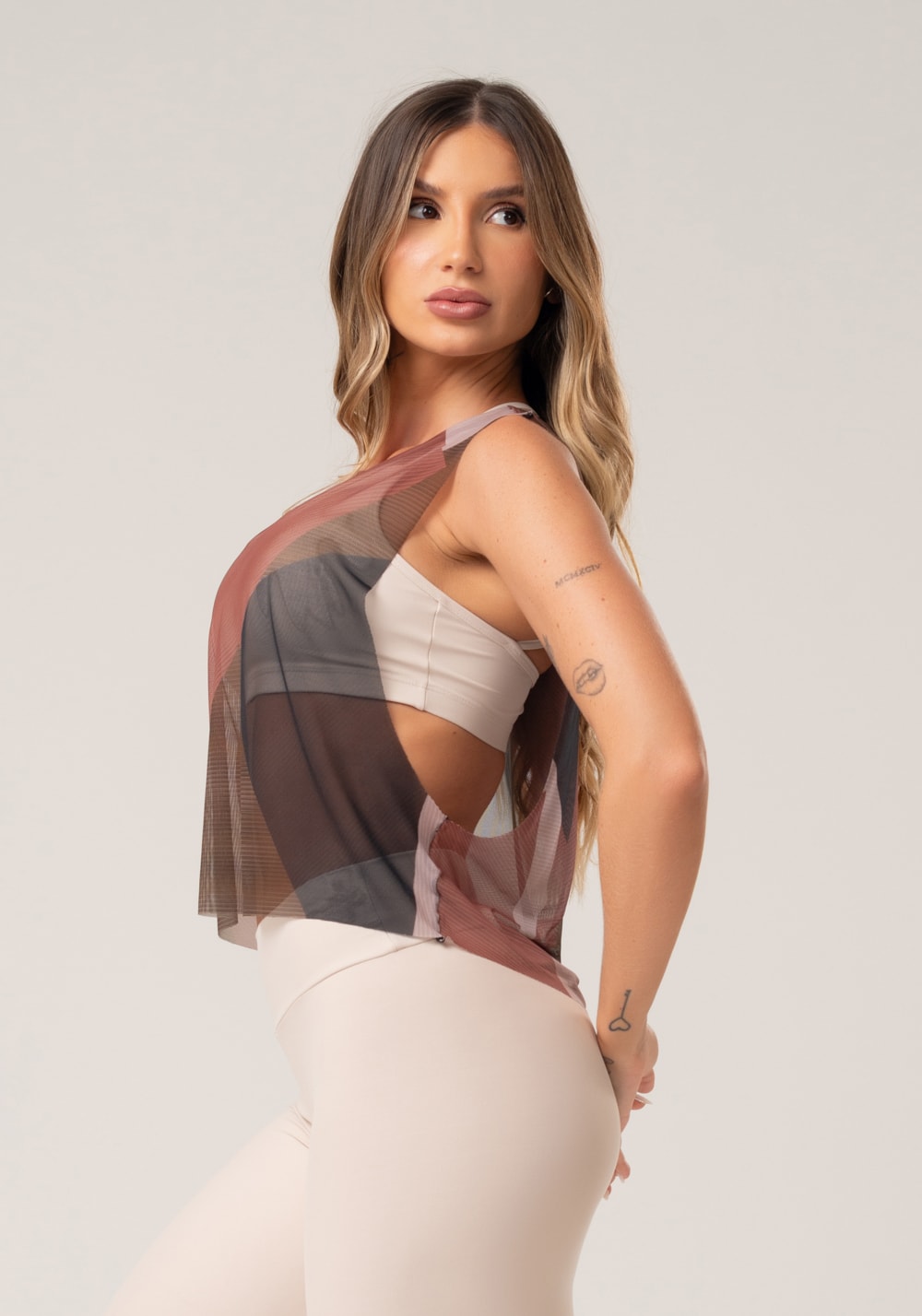 Cropped feminino de tule estampado strip marrom printed