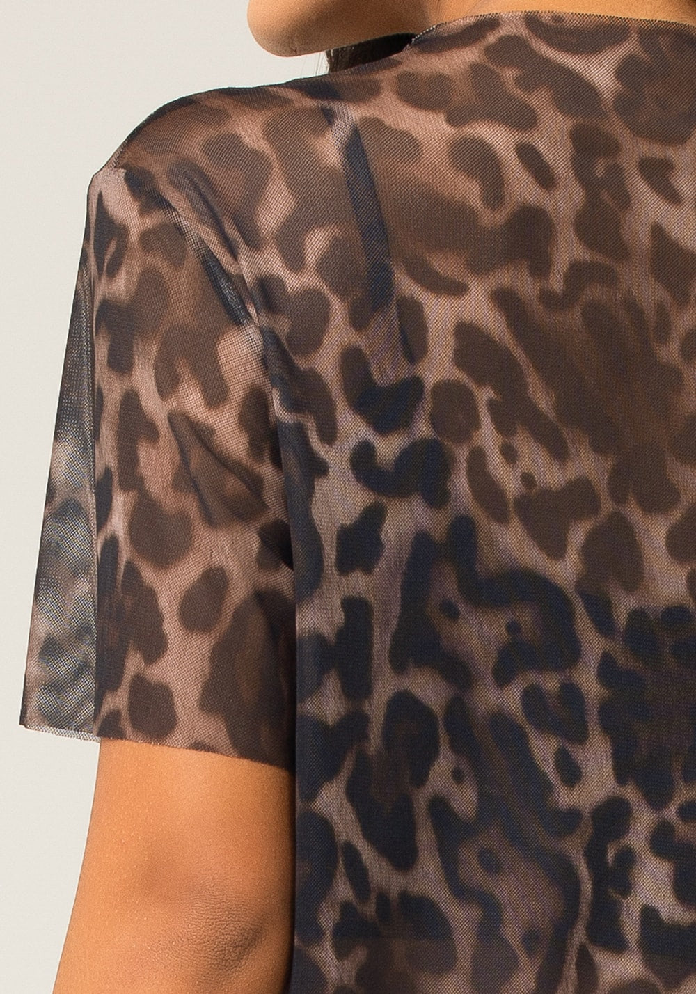Blusa feminina de tule estampada onça animal printed