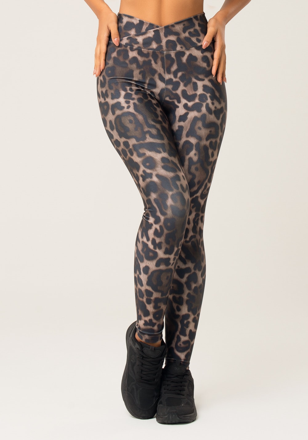 Legging fitness feminina com cós transpassado estampada onça animal printed